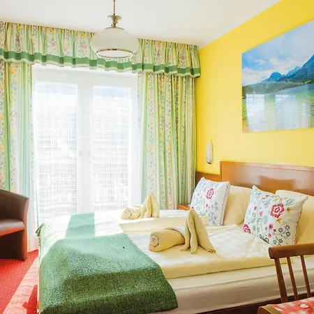 Hotel Garni Weberhausl Konukevi