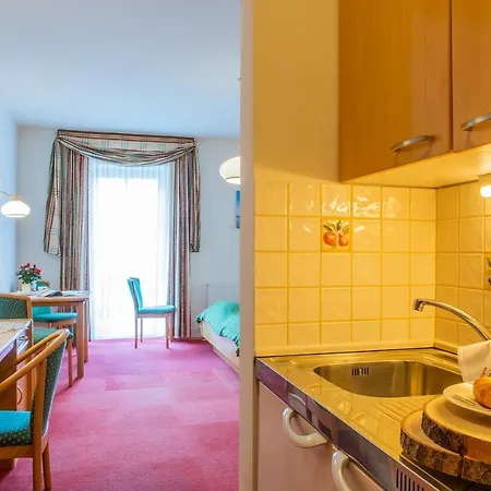 Hotel Garni Weberhausl Konukevi