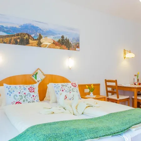 Hotel Garni Weberhausl Konukevi
