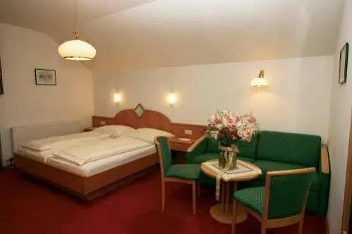 Πανσιόν Garni Weberhausl 3*